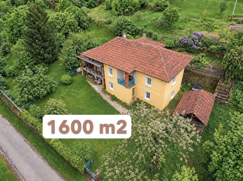 Уютный дом площадью 100 кв.м, участок 1600 кв.м, 10 км до города Ловетч.