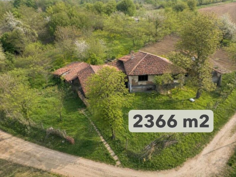 Maison de 80 m² à rénover, terrain de 2366 m², à 12 km de la ville d'Omurtag