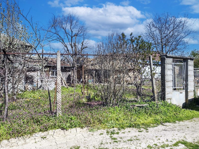 Дом 80 кв.м, участок 1300 кв.м, 5 км до города Тырговиште. — фото 2