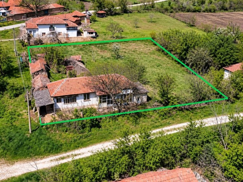 Maison de 90 m² avec 2 chambres, électricité, plomberie et fosse septique neuves, sur un terrain de 1500 m². — photo 2