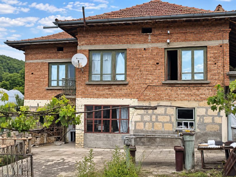 Maison de 100 m² en pierre et brique, terrain de 1565 m², Bulgarie centrale — photo 3