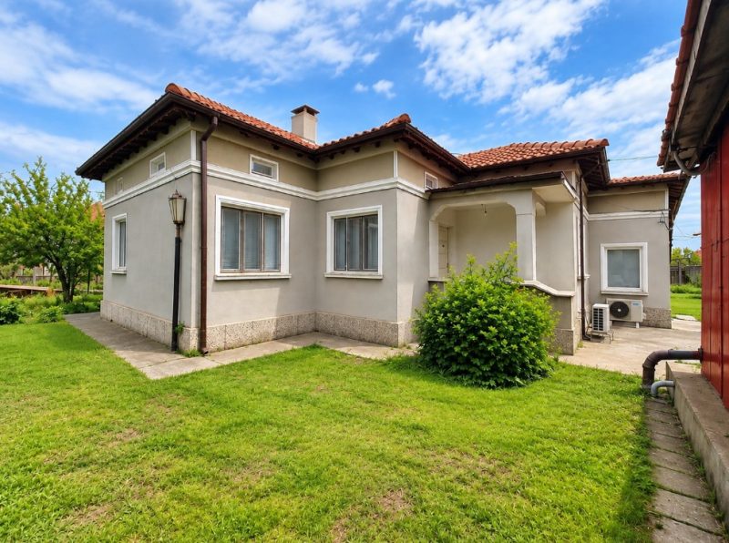 Меблированный дом площадью 161 кв.м, участок 933 кв.м, город Генерал-Тошово. — фото 2