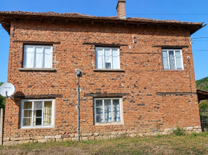 Maison individuelle de 4 chambres, 120 m², terrain de 700 m², à 95 km de Sofia — photo 3