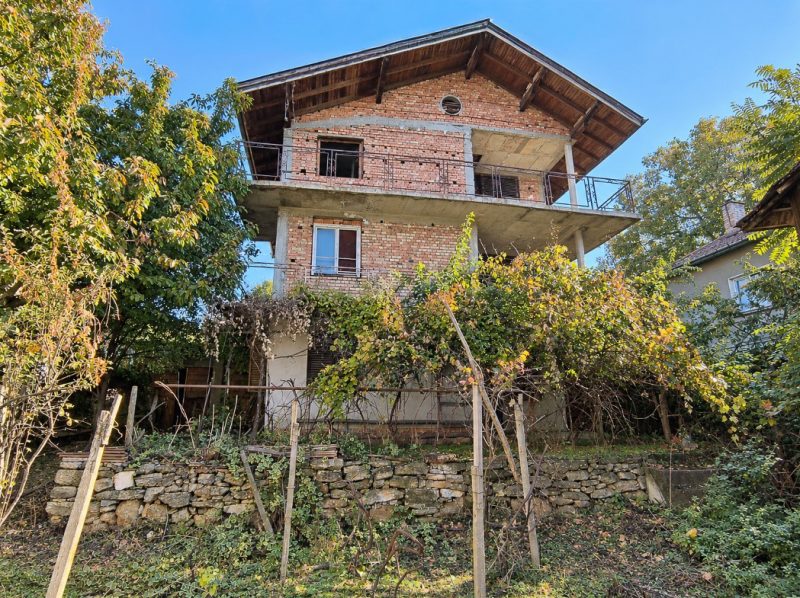 Дом из прочного кирпича и бетона площадью 320 кв.м, расположенный недалеко от реки Дунай. — фото 2
