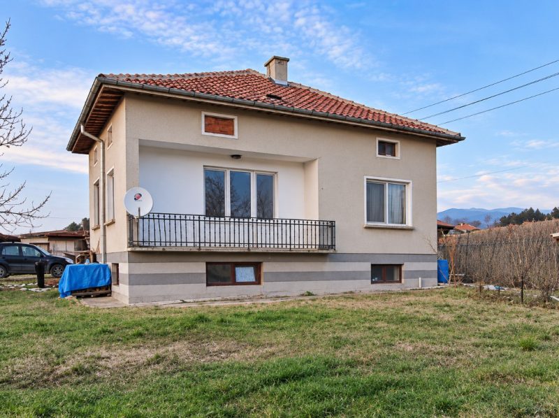 Maison rénovée de 192 m² avec 3 chambres et 2 salles de bains, terrain de 780 m², vue sur la montagne, à 18 km de Kulata, la frontière grecque — photo 3