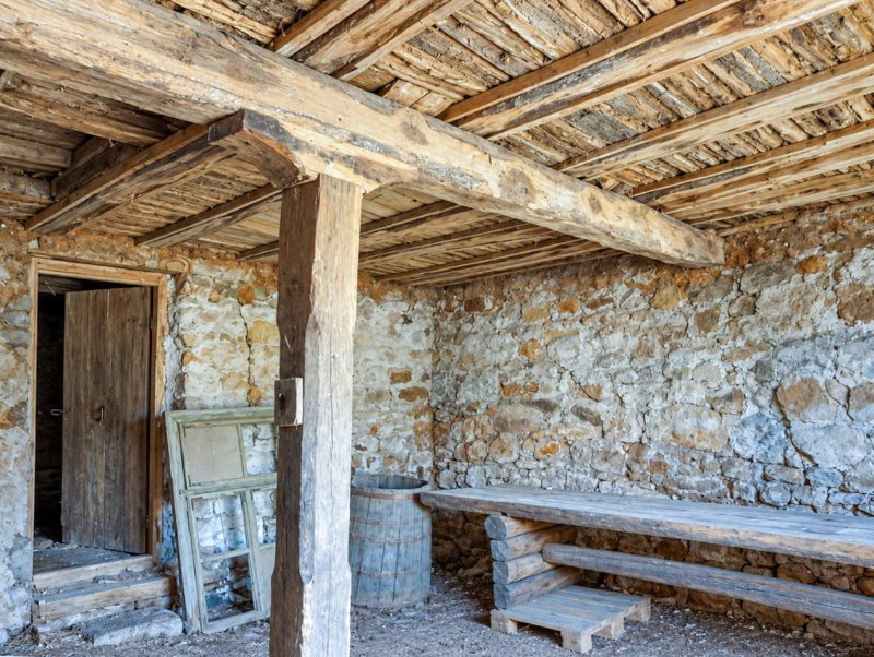 Maison authentique de 100 m² à rénover, terrain de 850 m², village pittoresque, montagnes, à 10 km de la ville de Berkovitsa — photo 3