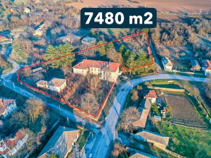 Ancienne école de 1200 m², terrain de 7480 m², à 15 km de la ville de Popovo — photo 1