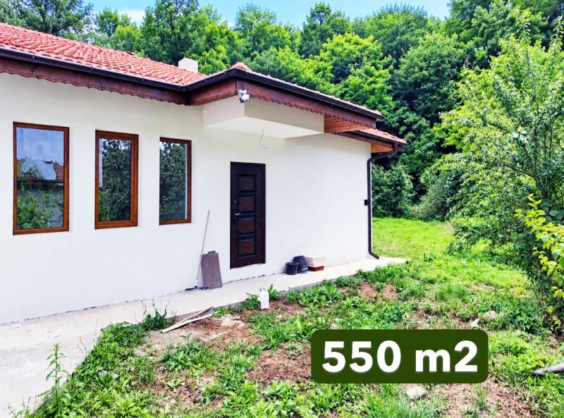 Maison neuve de 90 m², terrain de 550 m², montagnes, en ville — photo 2