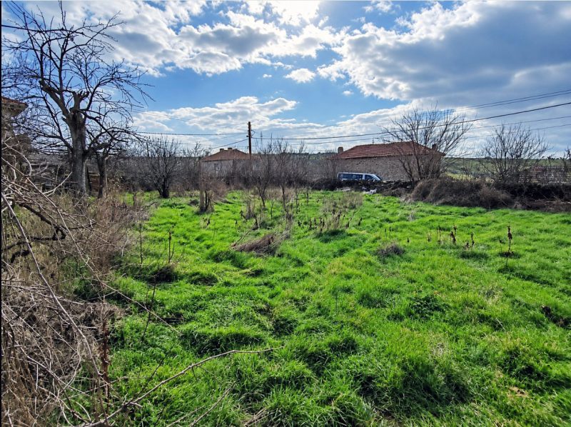 90 sqm solid stone house for renovation, 1400 sqm land, 20 km from Svilengrad town, border with Turkey — photo 3