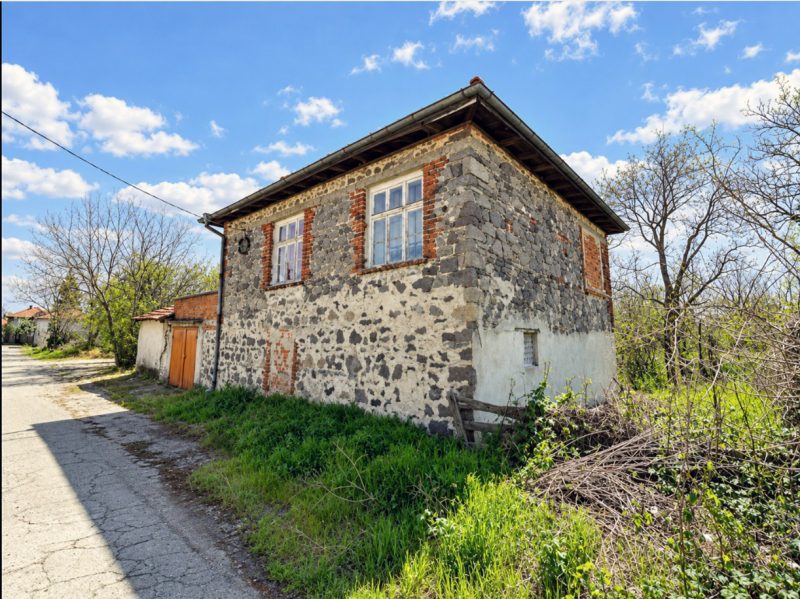 Maison de 120 m², terrain de 800 m², à 20 km de la ville de Dimitrovgrad — photo 2