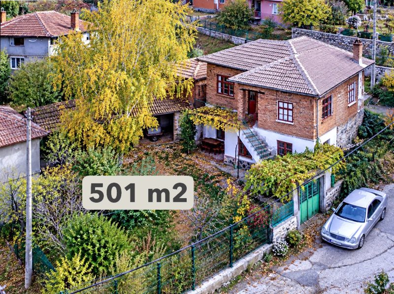 Дом площадью 120 кв.м, земельный участок 501 кв.м, горная местность, 40 км до города Пазараджик. — фото 1