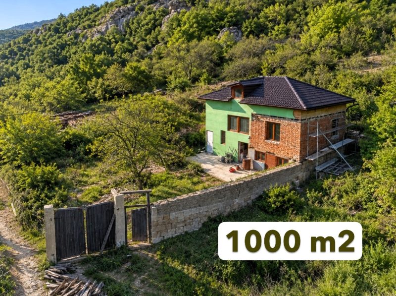 Maison de 90 m², terrain de 1000 m², emplacement recherché, vue panoramique, à 12 km de la ville de Tsar Kaloyan