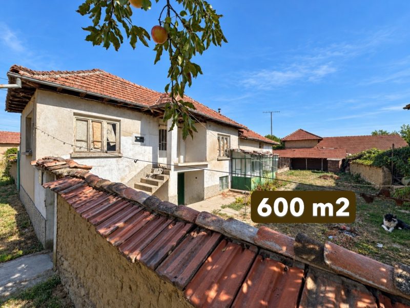 Maison de 170 m², terrain de 600 m², à 25 km de la ville de Lovetch