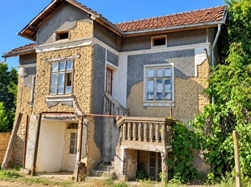 Дом площадью 80 кв.м., требующий ремонта, земельный участок 600 кв.м., 25 км до города Ловетч. — фото 3