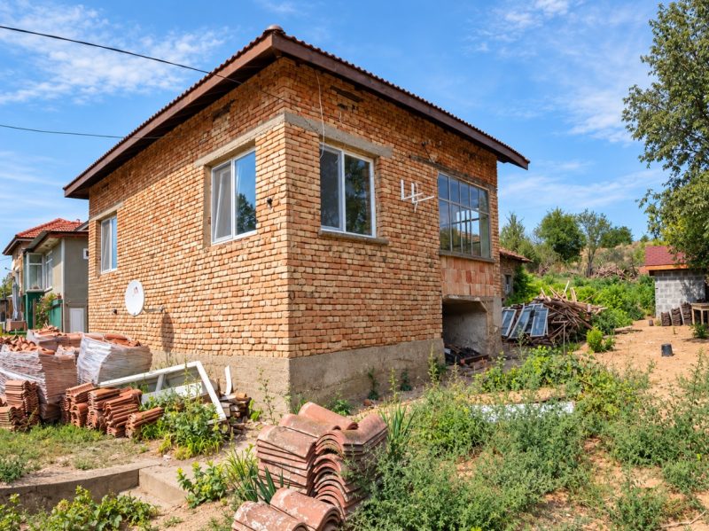 Дом площадью 100 кв.м, новая крыша, участок 1000 кв.м, 20 км до Дуная, 25 км до города Плевен. — фото 2
