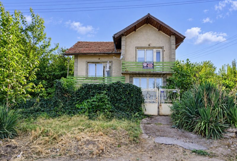 Maison de 126 m², terrain de 4700 m², à 10 km de la ville de Byala