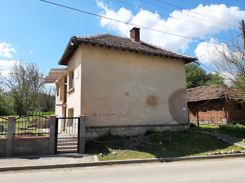 Maison de campagne meublée de deux étages avec piscine et grand jardin, à 45 km de Vratsa — photo 3