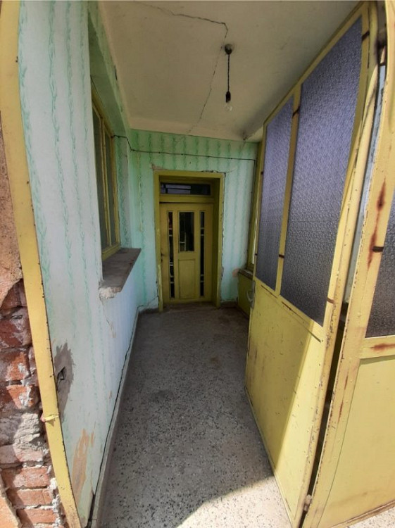 Ancienne maison de campagne avec une grange dans un grand village, à 60 km au nord-est de Vratsa — photo 3