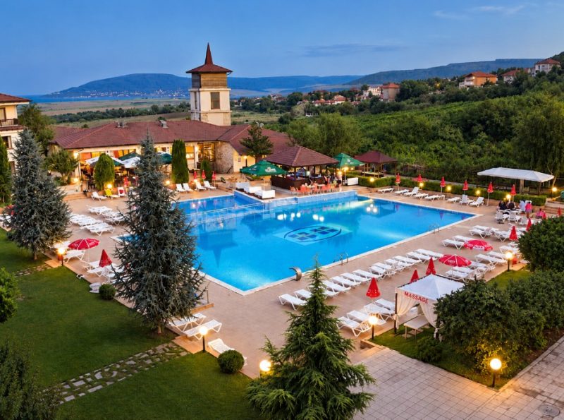 Appartement meublé de 62 m² avec 1 chambre, dans la résidence Harmony Hills, à 6 km des plages, de la mer et de la station balnéaire d'Albena. — photo 2