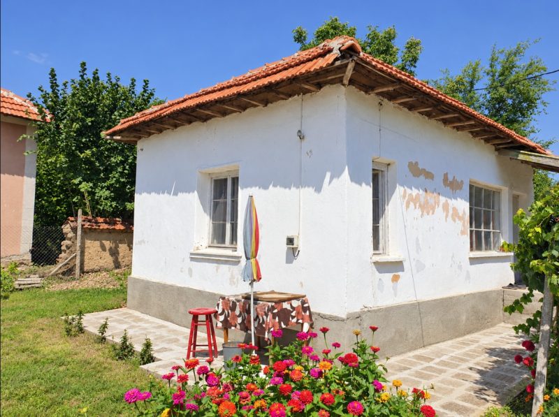 90 sqm renovated house plus 40 sqm second house, 2700 sqm land, 20 km to Danube, 29 km to Lom town — photo 2