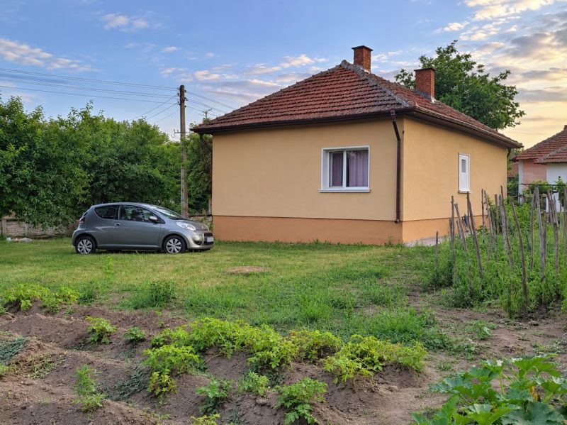 90 sqm renovated house plus 40 sqm second house, 2700 sqm land, 20 km to Danube, 29 km to Lom town — photo 3
