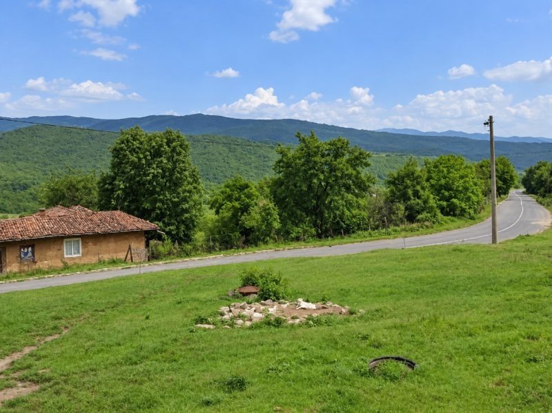 Maison authentique de 100 m², terrain de 7800 m², à 25 km de la ville d'Omurtag — photo 3