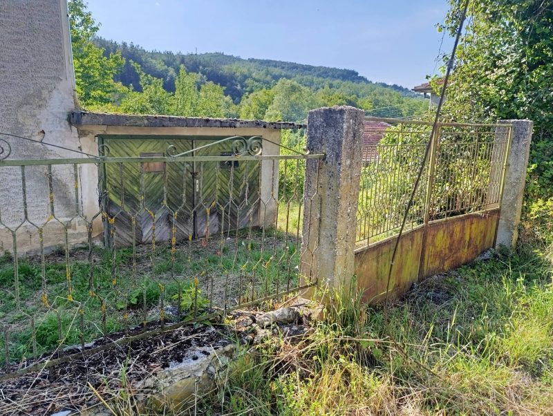 Maison à deux étages avec annexe, garage et terrain de 3 100 m², région de Gabrovo — photo 2