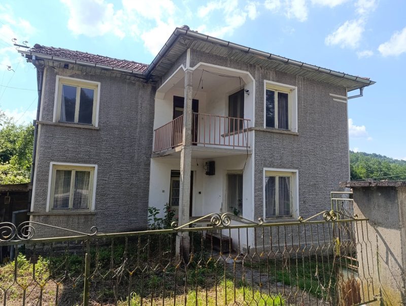 Maison à deux étages avec annexe, garage et terrain de 3 100 m², région de Gabrovo — photo 3
