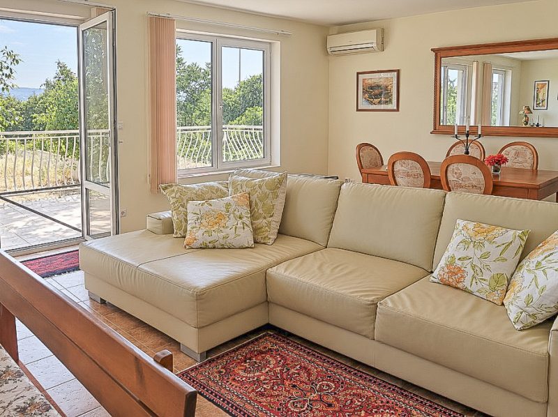 Maison meublée de 187 m² avec 4 chambres et 4 salles de bain, terrain clôturé de 660 m², à 23 km de la station balnéaire de Sunny Beach. — photo 2