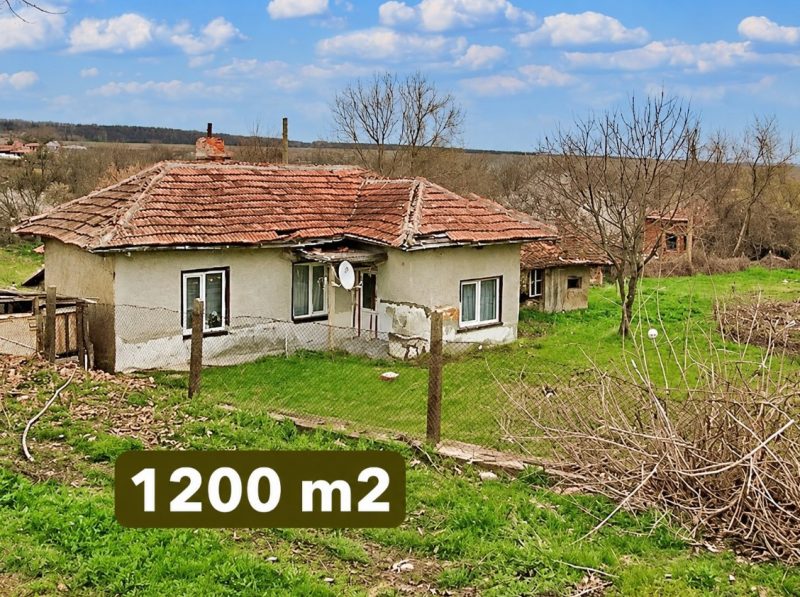 Дом площадью 120 кв.м, участок земли 1200 кв.м, 12 км до города Тервел. — фото 1