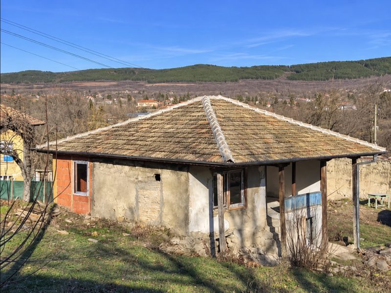 Maison de 100 m², rénovation commencée, toiture neuve, terrain de 950 m², à 15 km de la ville de Popovo — photo 2