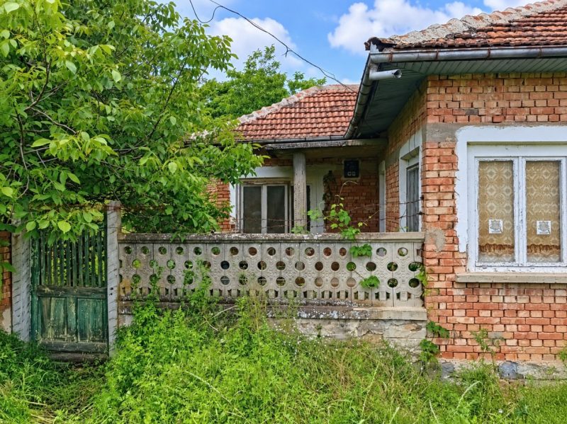 Maison de 90 m² sur un terrain de 1000 m², en bord de rivière, à 30 km de la ville de Veliko Tarnovo. — photo 1