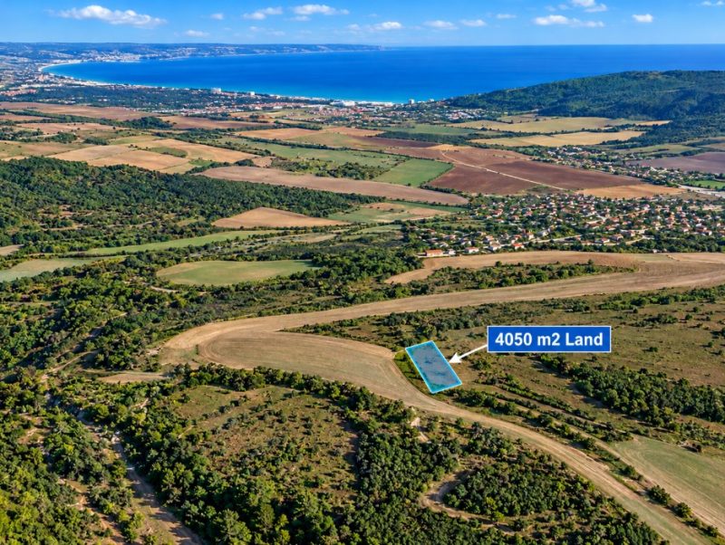 Terrain agricole de 4050 m², sans eau ni électricité, vue mer, à 4 km de la plage — photo 2