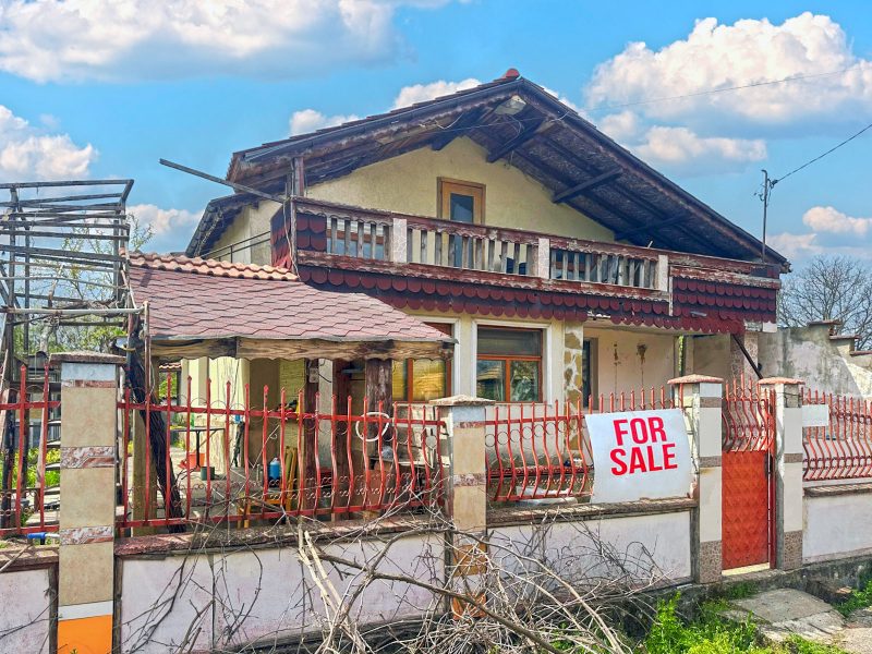 Дом 300 кв.м., земля 1500 кв.м., 17 км до города Тевел, 90 км до моря