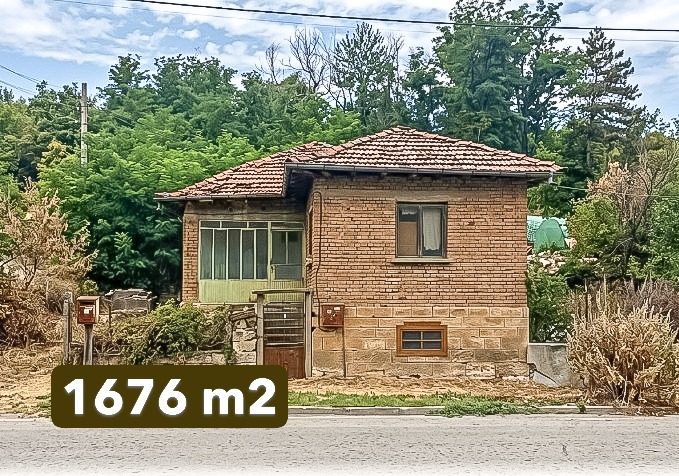 Maison de 2 chambres, terrain de 1676 m², à 38 km de Ruse