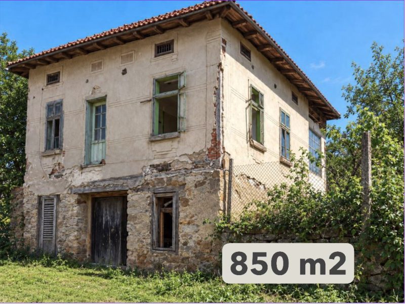 Maison authentique de 100 m² à rénover, terrain de 850 m², village pittoresque, montagnes, à 10 km de la ville de Berkovitsa