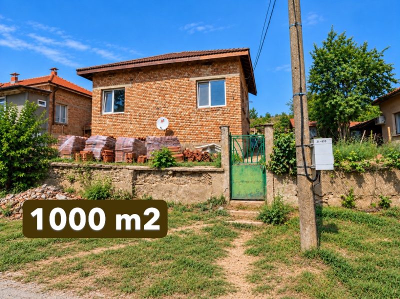 Дом площадью 100 кв.м, новая крыша, участок 1000 кв.м, 20 км до Дуная, 25 км до города Плевен.