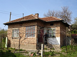 festes Haus in der Nähe der Donau in einem großen Dorf, Bulgarien