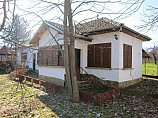 80 m² bungalow, 1100 m² terre, près de la rivière, centre de la Bulgarie