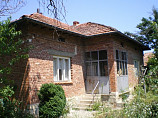 3 Schlafzimmer festes Haus, 3000 qm, zentrale Bulgarien, sehr guter Zustand