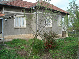 Maison 80 m², 2 chambres, salle de bains, terrain 3600 m², 21 km. de Razgrad