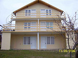 maison de 200 m², 5 chambres, 5 salles de bains, terrain 450 m², 2 km. à la mer
