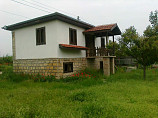 Maison 80 m², 2 chambres, salle de bains, terrain 1000 m², 51 km. de Varna