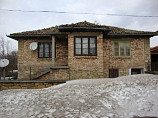 Maison 80 m², 3 chambres, sous-sol, terrain 1500 m², 35 km. de Varna