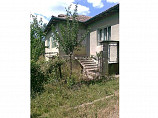 maison 3 chambres, salle de bains, garage, terrain 1090 m², à 6 km. de Dalgopol