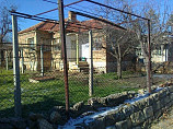 Maison 80 m², 2 chambres, salle de bains, terrain de 850 m², à 55 km. de Varna