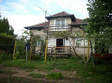 Maison 90 m², 4 chambres, salle de bains, garage, terrain 1116 m², 9 km. de Yablanica