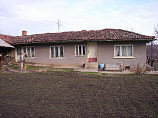 maison de 65 m², 4 chambres, sous-sol, terrain 2000 m², 24 km. de Danube