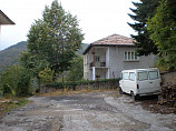 maison de 200 m², 2 chambres, salle de bains, terrain 665 m², à 60 km. de Smolyan