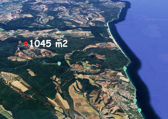 Земельный участок под застройку площадью 1045 кв.м, водоснабжение и электричество на границе, 15 км до моря.